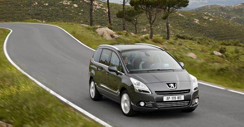 Kaip išsirinkti patogų nuomos automobilį kelionei?